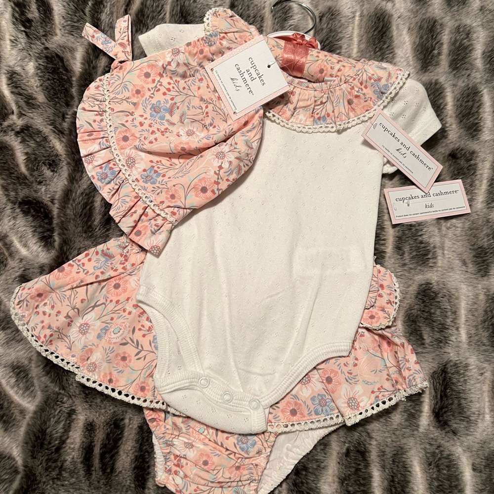 cupcakes & cashmere Pink and White Matching Set